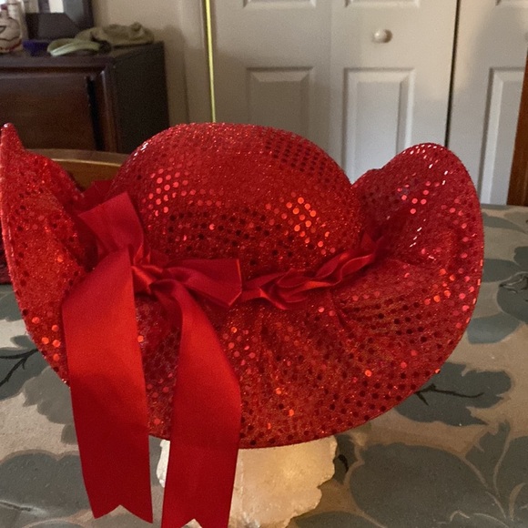 Red sequins hat with wire so that you can mold to style - Picture 6 of 8